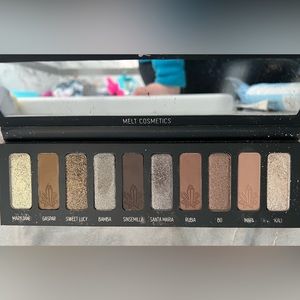 Maryjane eyeshadow palette by Melt